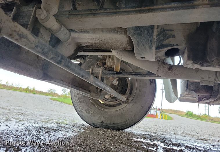 image for item LO9842 2000 Freightliner FL70  dump truck