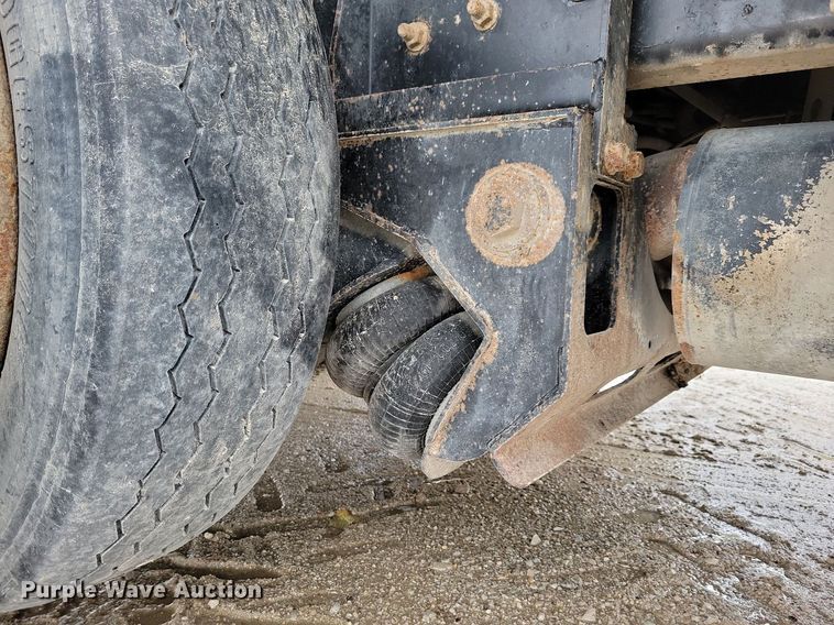 image for item LO9842 2000 Freightliner FL70  dump truck