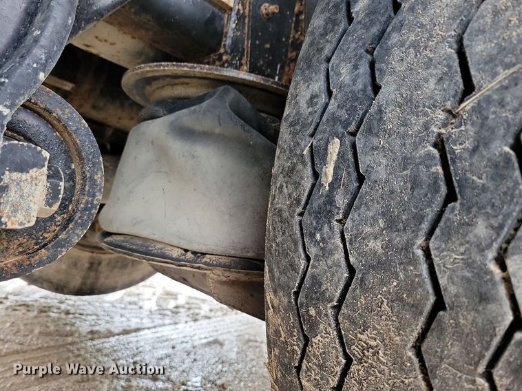 image for item LO9842 2000 Freightliner FL70  dump truck