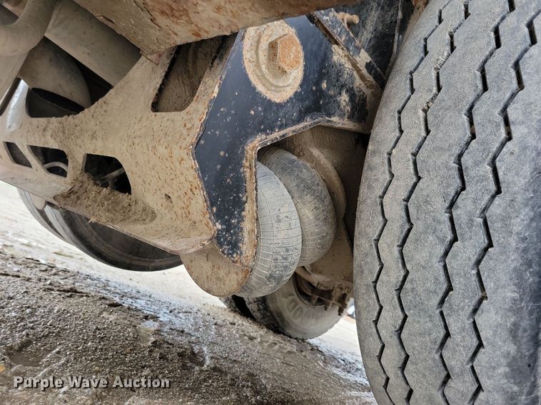 image for item LO9842 2000 Freightliner FL70  dump truck