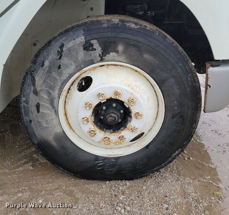 image for item LO9842 2000 Freightliner FL70  dump truck