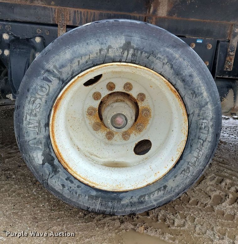 image for item LO9842 2000 Freightliner FL70  dump truck