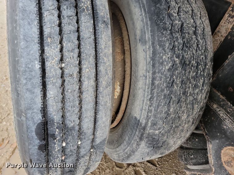 image for item LO9842 2000 Freightliner FL70  dump truck