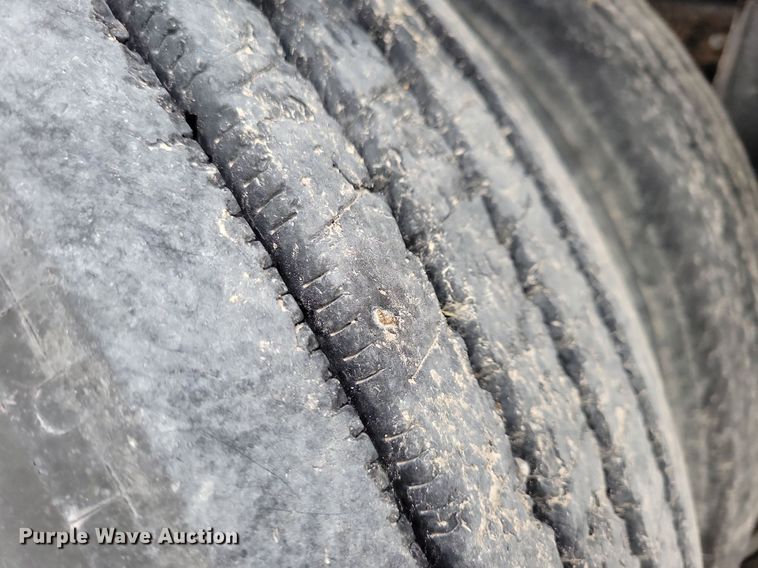 image for item LO9842 2000 Freightliner FL70  dump truck