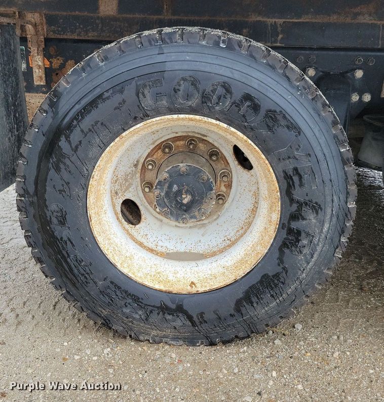 image for item LO9842 2000 Freightliner FL70  dump truck