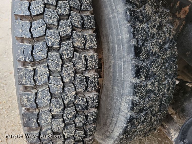 image for item LO9842 2000 Freightliner FL70  dump truck