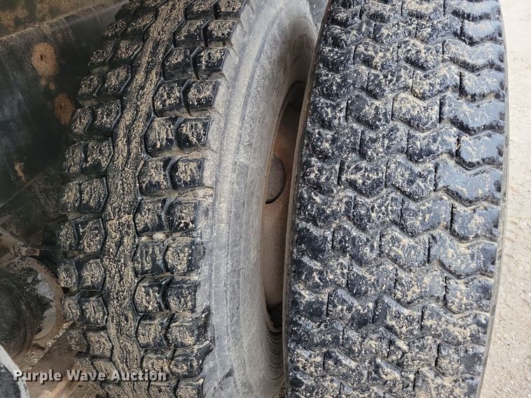 image for item LO9842 2000 Freightliner FL70  dump truck