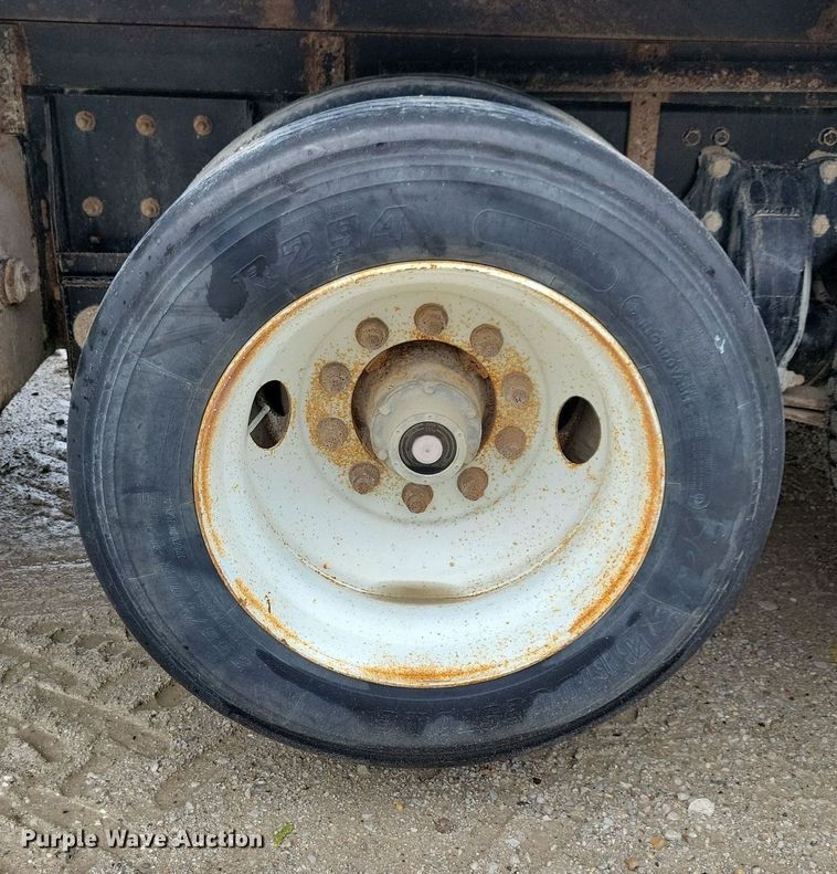 image for item LO9842 2000 Freightliner FL70  dump truck