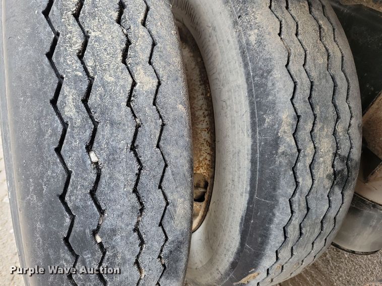 image for item LO9842 2000 Freightliner FL70  dump truck