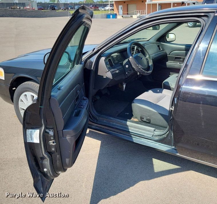 image for item LS9719 2010 Ford Crown Victoria Police Interceptor