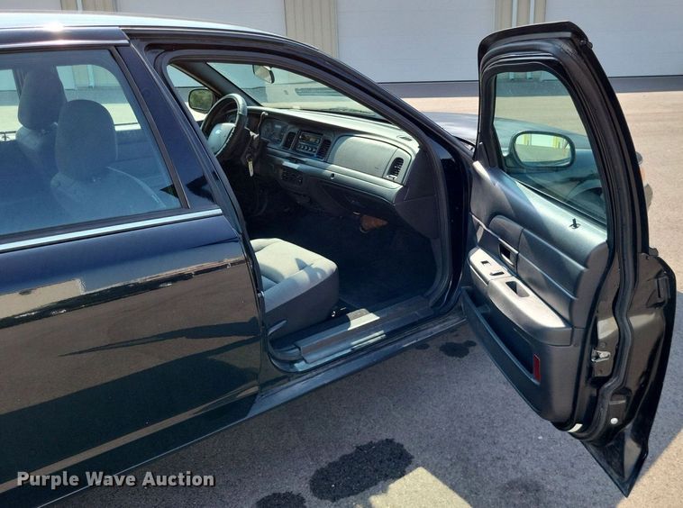 image for item LS9719 2010 Ford Crown Victoria Police Interceptor