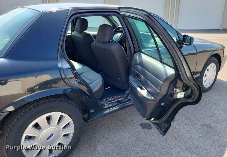 image for item LS9719 2010 Ford Crown Victoria Police Interceptor