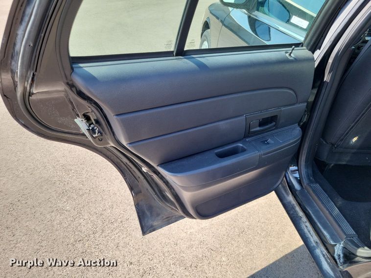 image for item LS9719 2010 Ford Crown Victoria Police Interceptor