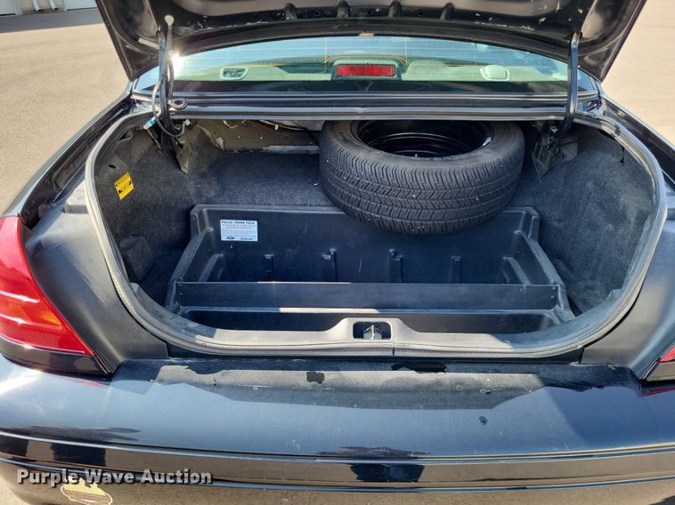 image for item LS9719 2010 Ford Crown Victoria Police Interceptor