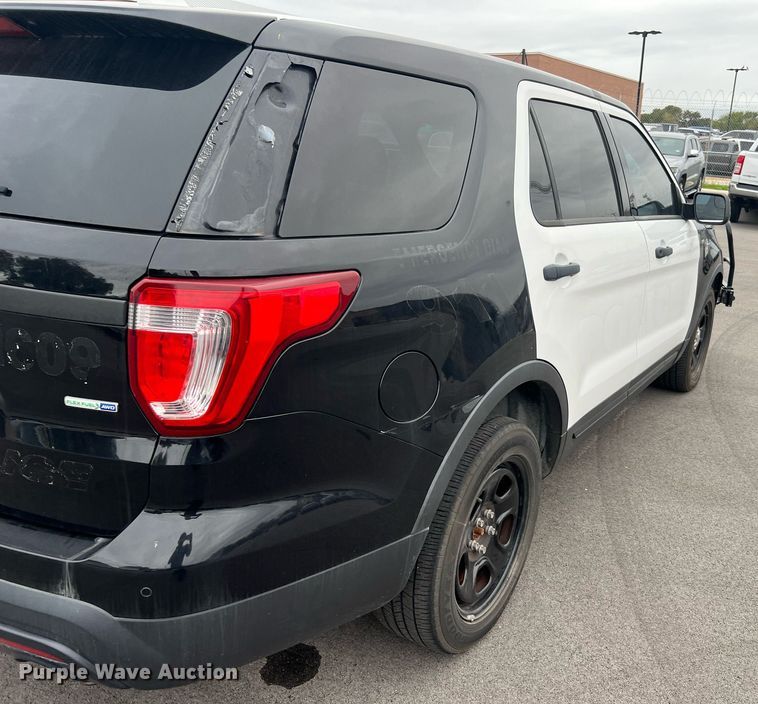 image for item LU9805 2016 Ford Explorer Police Interceptor  SUV