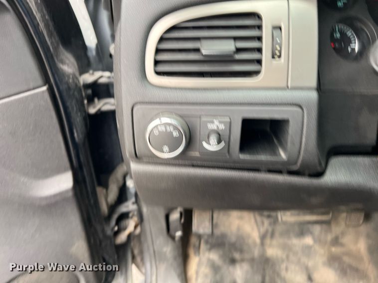 image for item LU9806 2013 Chevrolet Tahoe Police  SUV