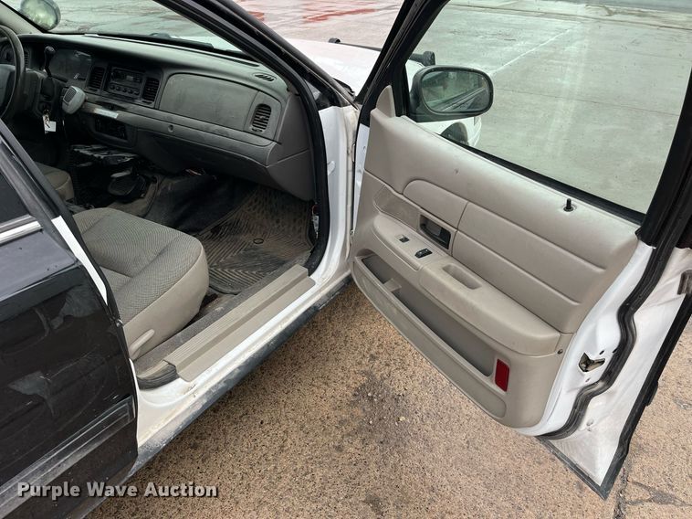 image for item MG9513 2009 Ford Crown Victoria Police Interceptor