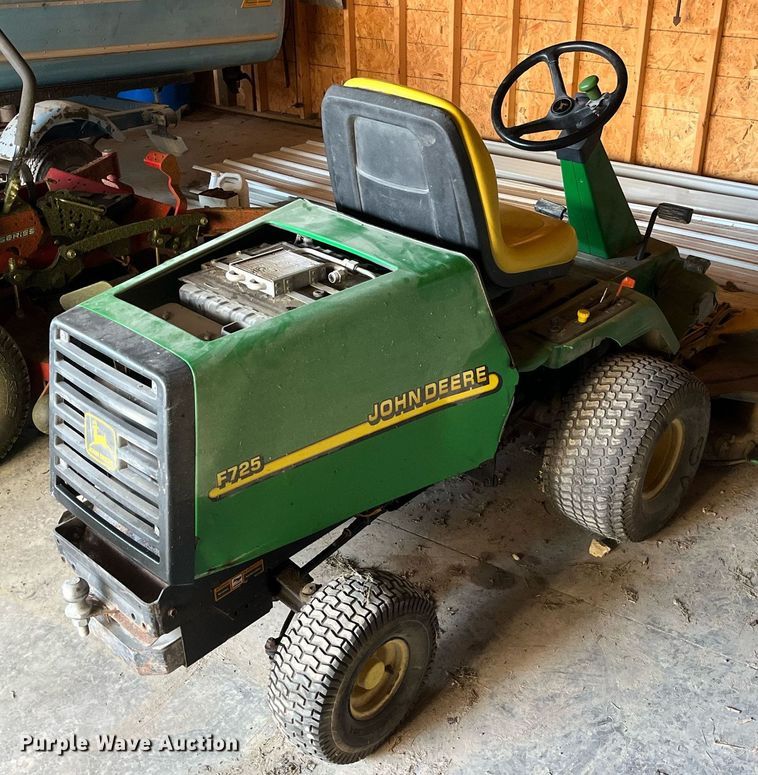 image for item MG9516 John Deere F725  lawn mower