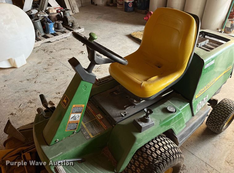 image for item MG9516 John Deere F725  lawn mower
