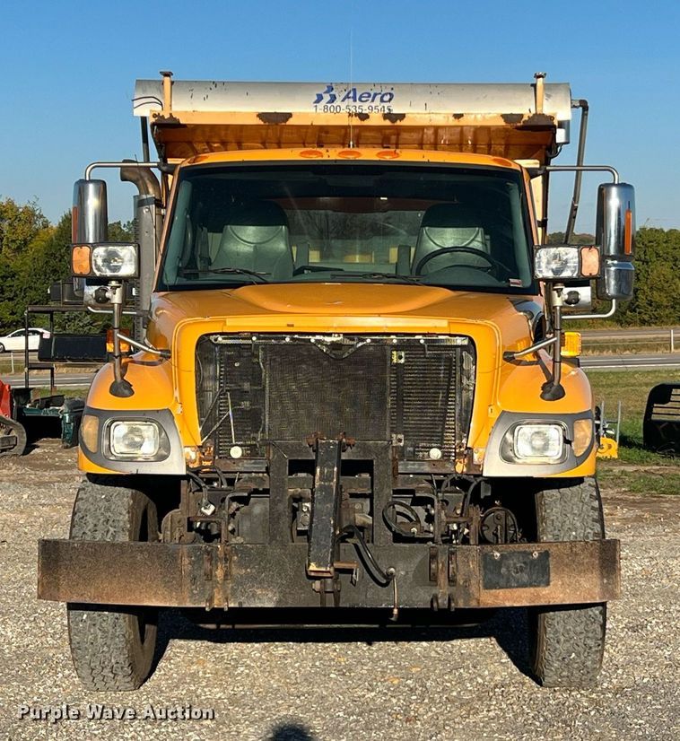 image for item NI9041 2007 International 7400  dump truck