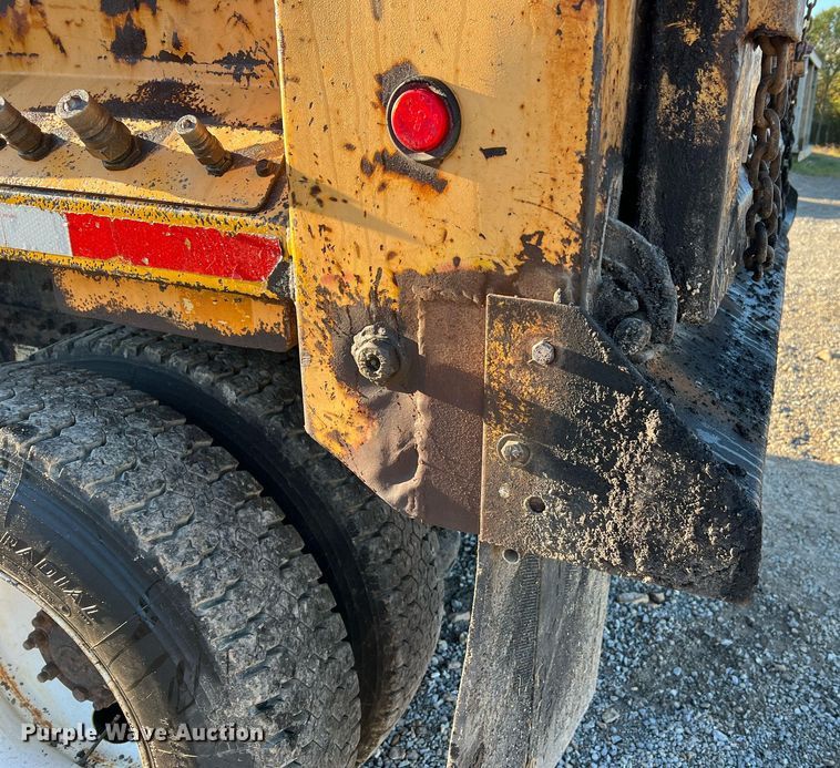 image for item NI9041 2007 International 7400  dump truck