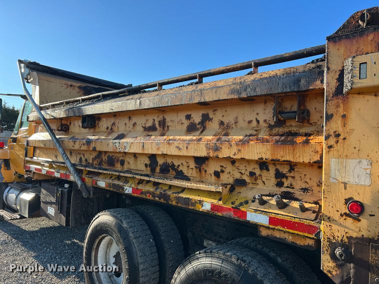 image for item NI9041 2007 International 7400  dump truck