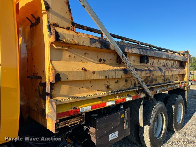 image for item NI9041 2007 International 7400  dump truck