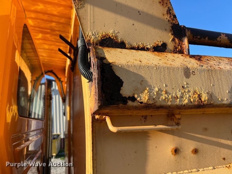 image for item NI9041 2007 International 7400  dump truck