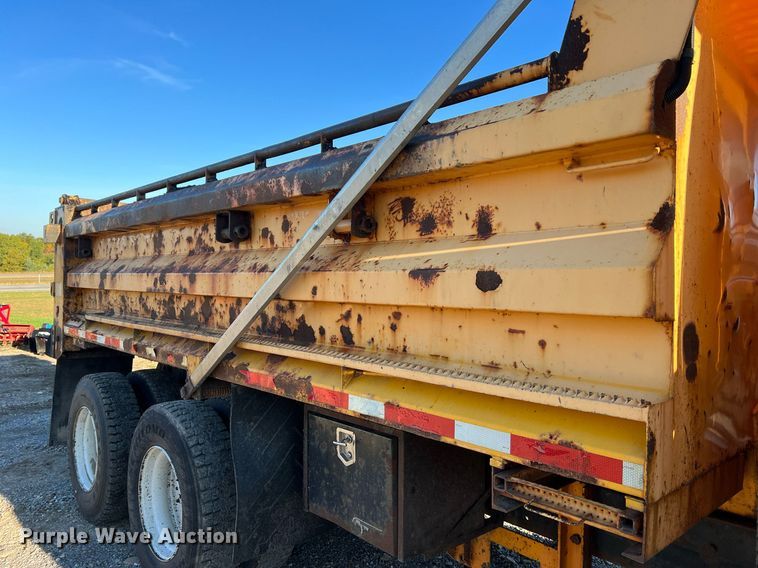 image for item NI9041 2007 International 7400  dump truck