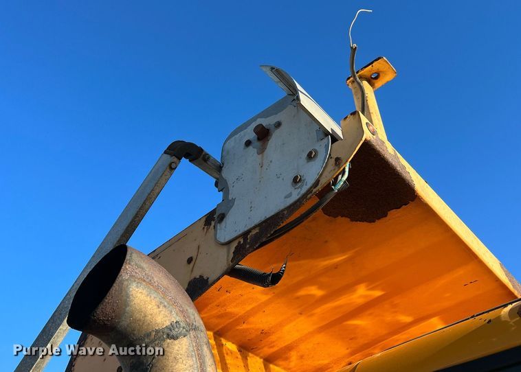 image for item NI9041 2007 International 7400  dump truck