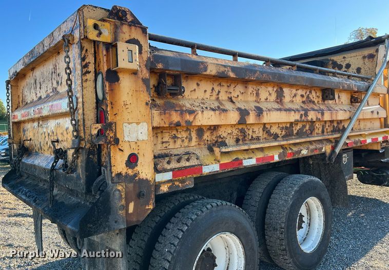 image for item NI9041 2007 International 7400  dump truck