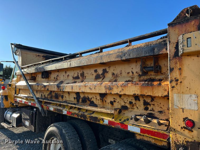 image for item NI9041 2007 International 7400  dump truck