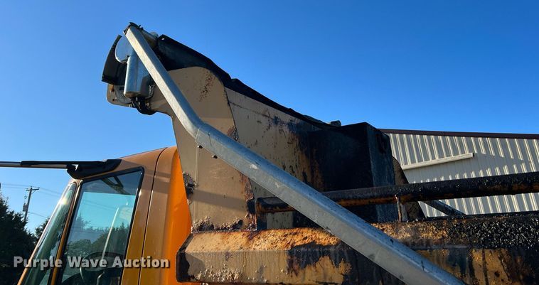 image for item NI9041 2007 International 7400  dump truck