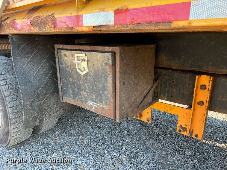 image for item NI9041 2007 International 7400  dump truck