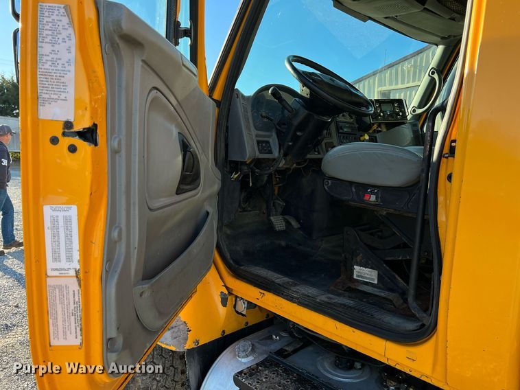 image for item NI9041 2007 International 7400  dump truck