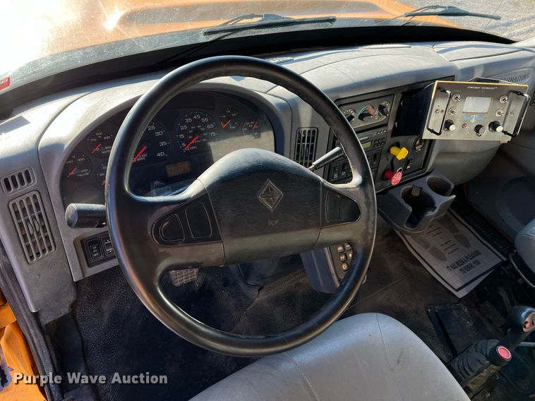 image for item NI9041 2007 International 7400  dump truck