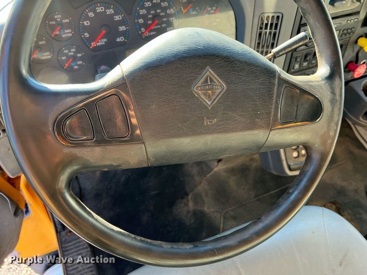 image for item NI9041 2007 International 7400  dump truck