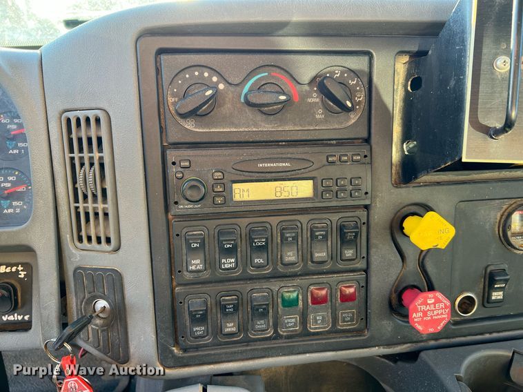 image for item NI9041 2007 International 7400  dump truck