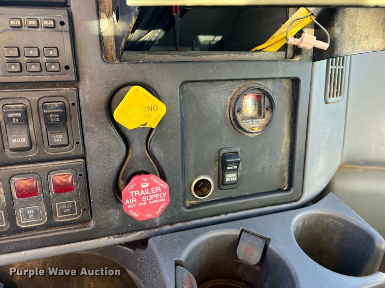 image for item NI9041 2007 International 7400  dump truck