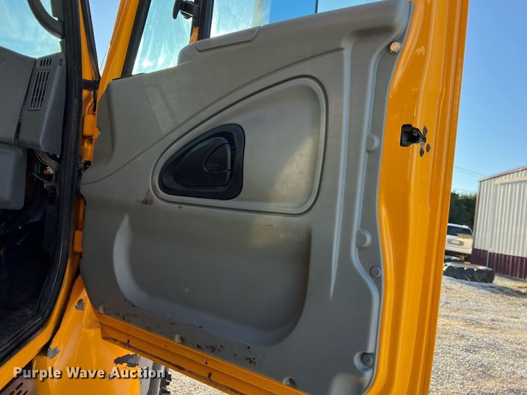 image for item NI9041 2007 International 7400  dump truck