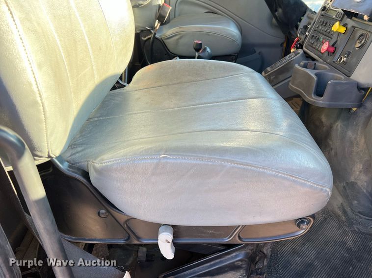 image for item NI9041 2007 International 7400  dump truck