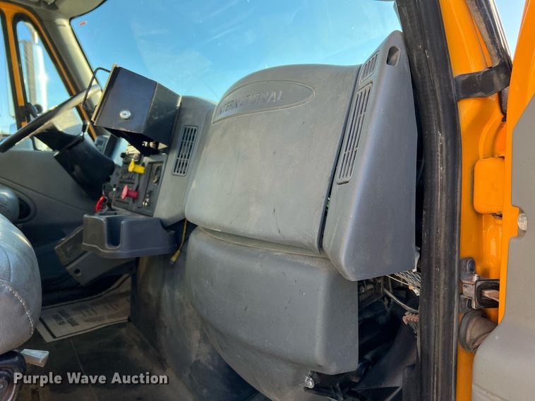 image for item NI9041 2007 International 7400  dump truck