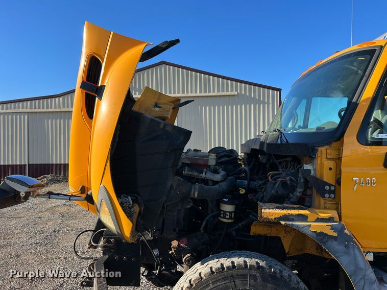 image for item NI9041 2007 International 7400  dump truck