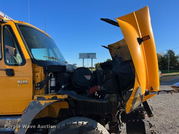 image for item NI9041 2007 International 7400  dump truck