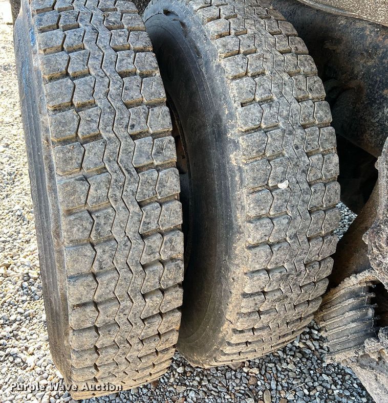 image for item NI9041 2007 International 7400  dump truck