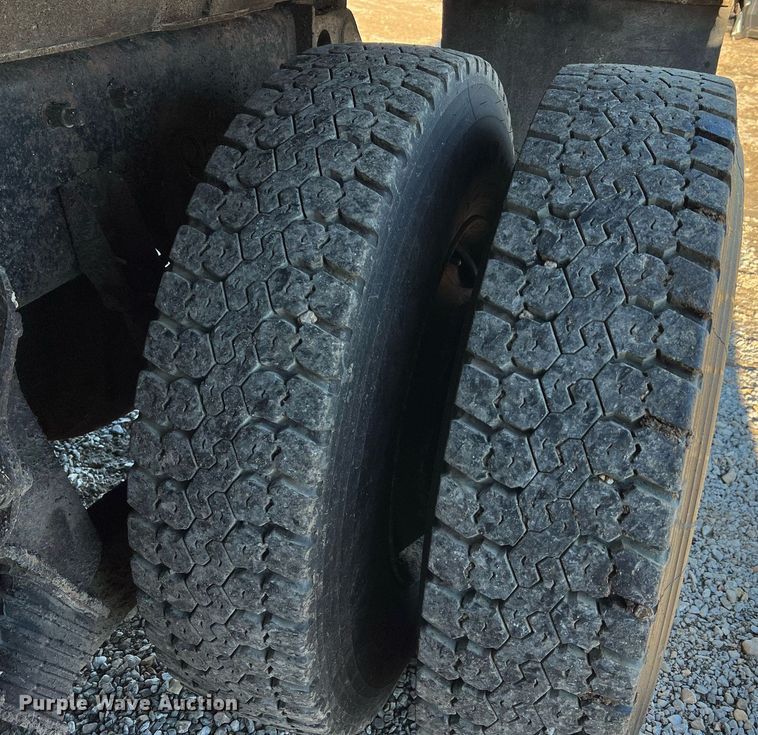 image for item NI9041 2007 International 7400  dump truck