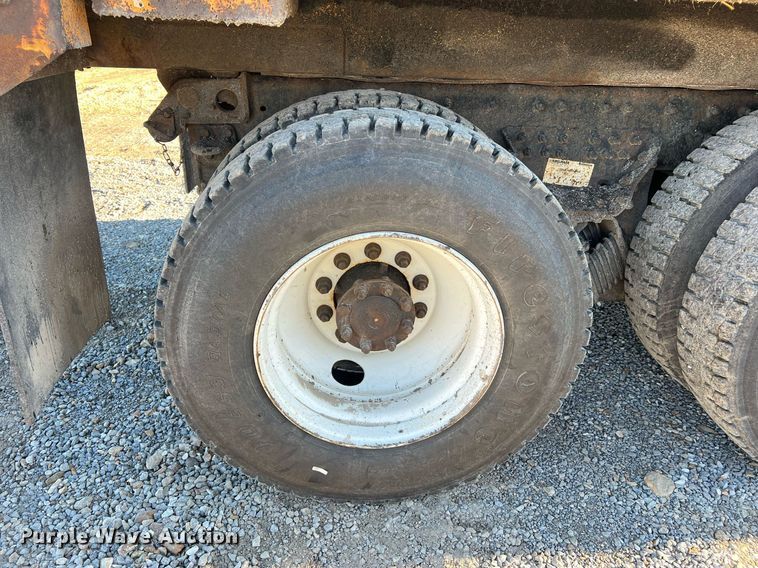 image for item NI9041 2007 International 7400  dump truck