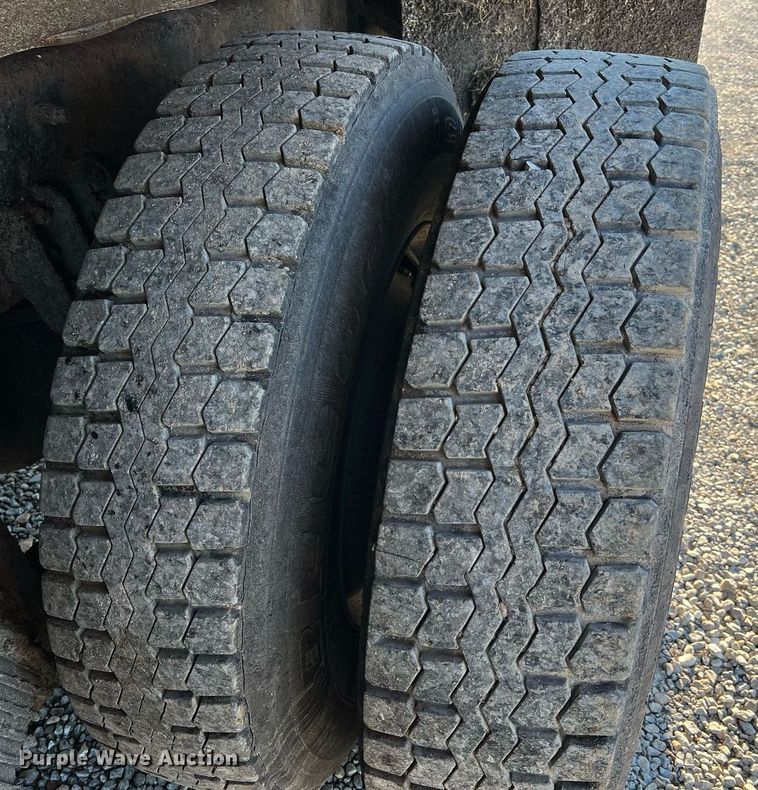 image for item NI9041 2007 International 7400  dump truck