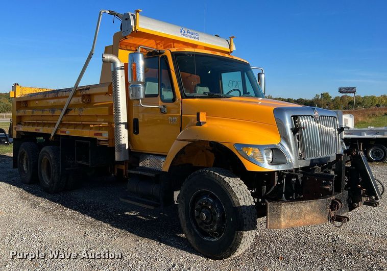 image for item NI9042 2006 International 7400  dump truck