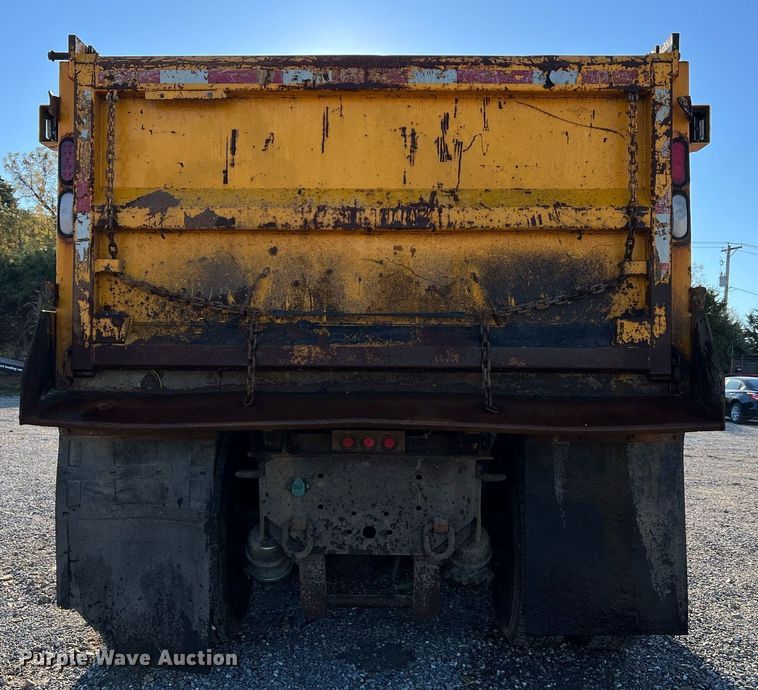 image for item NI9042 2006 International 7400  dump truck